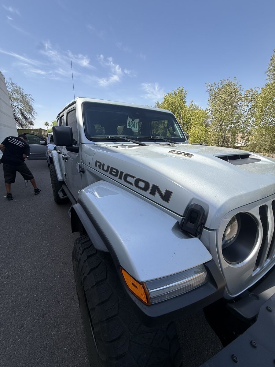 Windshield replacement on a Jeep Rubicon 392