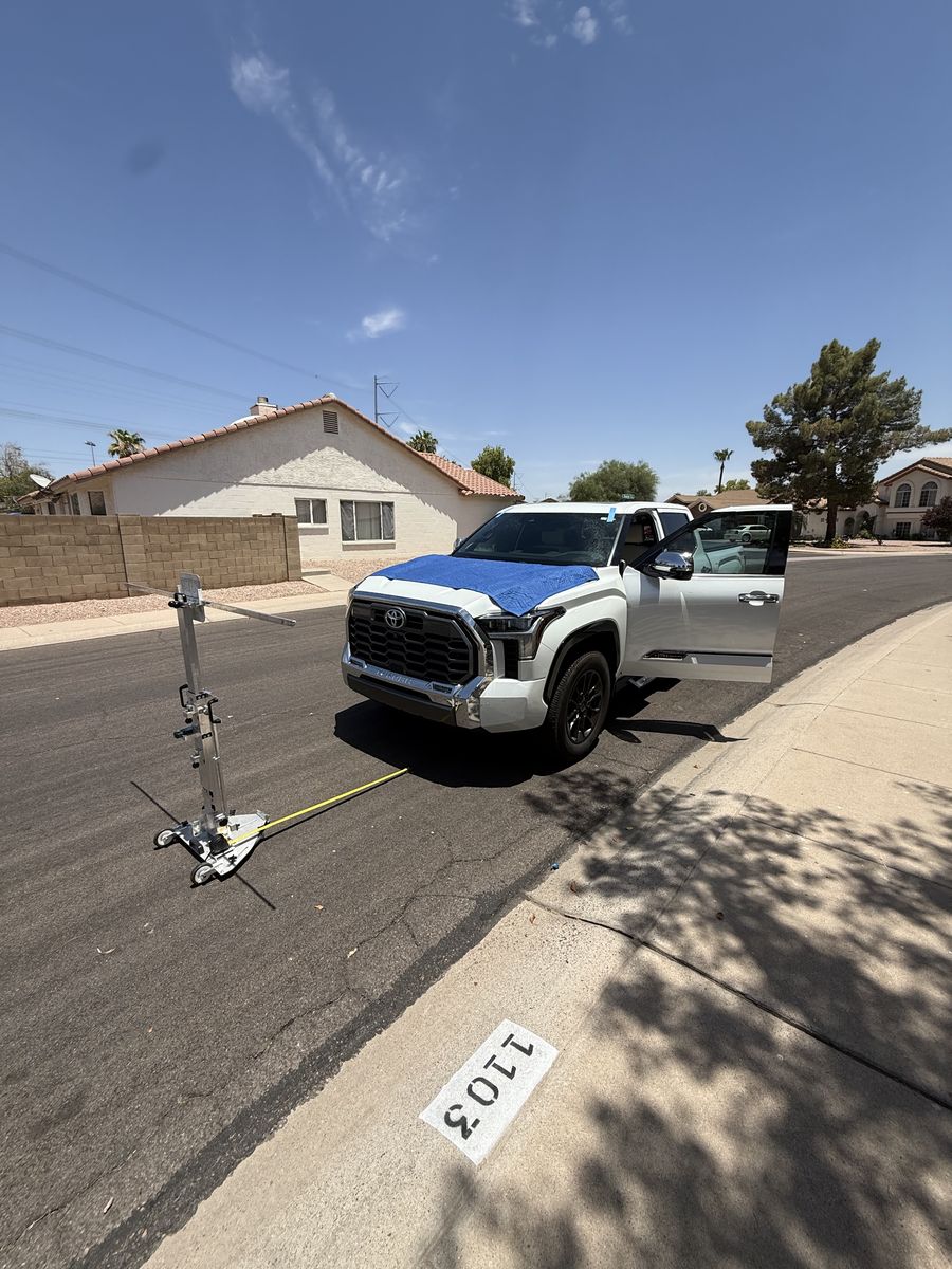 Mobile windshield replacement on a Toyota Tundra